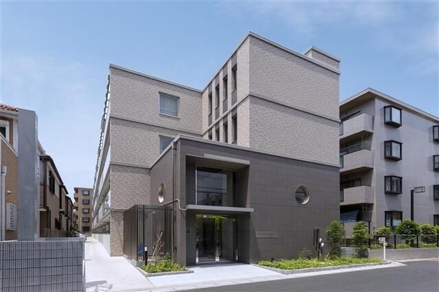 【船橋市海神町南のマンションの建物外観】