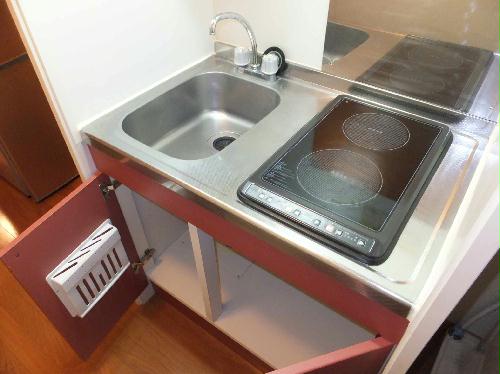 キッチン　雨の日の室内干しに役立つ浴室乾燥機付き