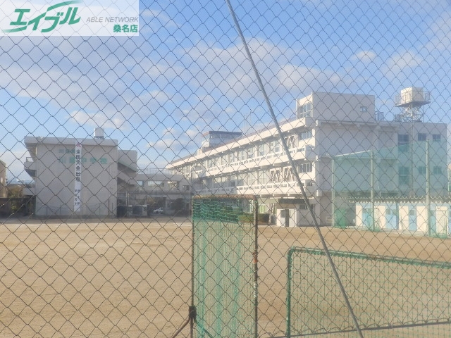 【三重郡川越町大字亀崎新田のアパートの中学校】