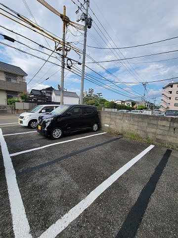 【メゾン福重の駐車場】