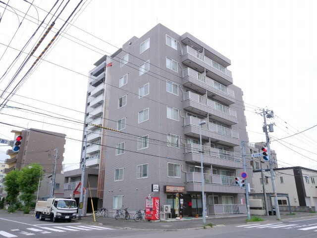 札幌市北区北二十三条西のマンションの建物外観