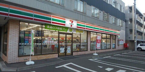 【札幌市北区北二十三条西のマンションのコンビニ】