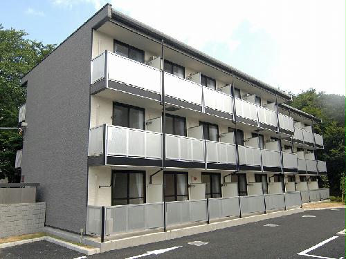 【レオパレスソレイユIIIの建物外観】