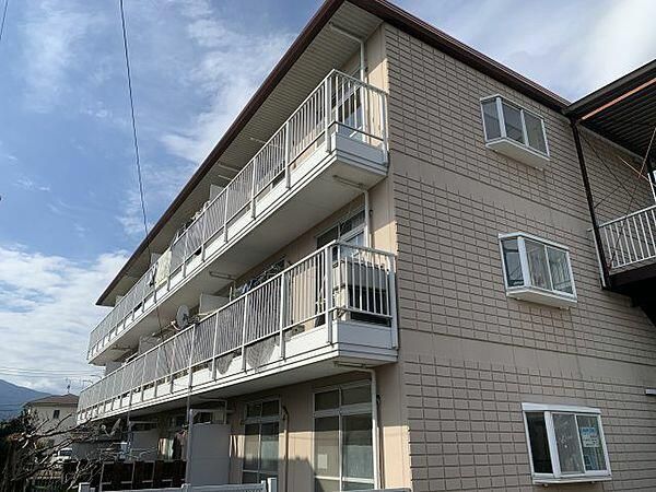 小田原市飯泉のマンションの建物外観