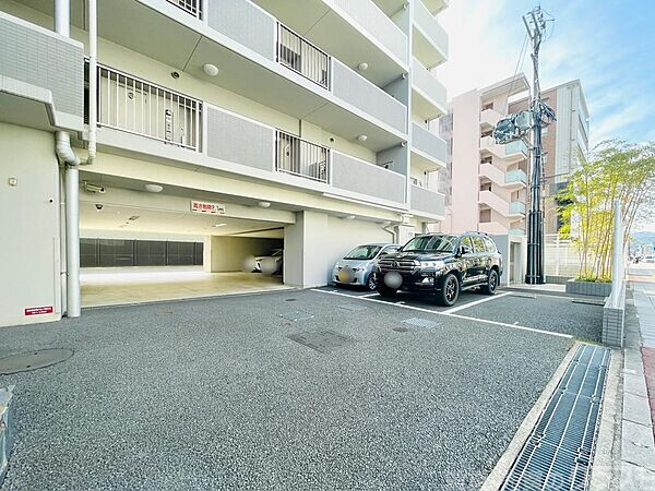 【ライオンズマンション京都雅館の駐車場】