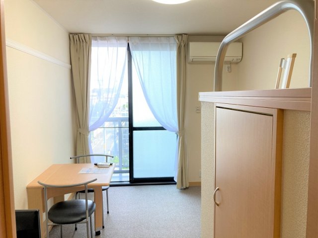 居室・リビング　家具・家電・カーテン付き！