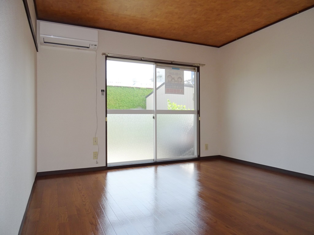 居室・リビング　日当たりが良くて明るい洋室