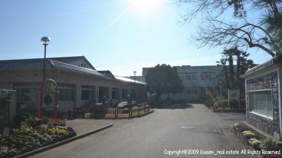 幼稚園・保育園　附属幼稚園（幼稚園・保育園）まで740m