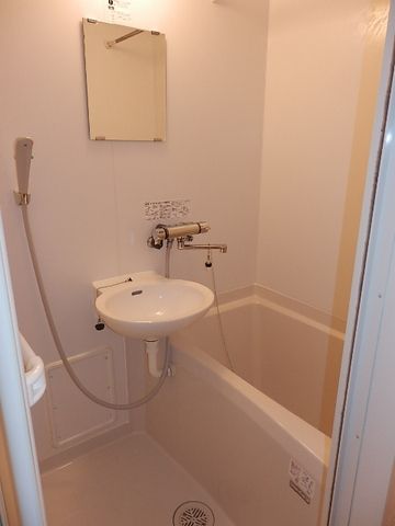 バス・シャワールーム　バストイレ別です