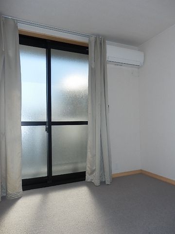 居室・リビング　日当たり良好の室内です