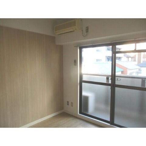 居室・リビング　室内