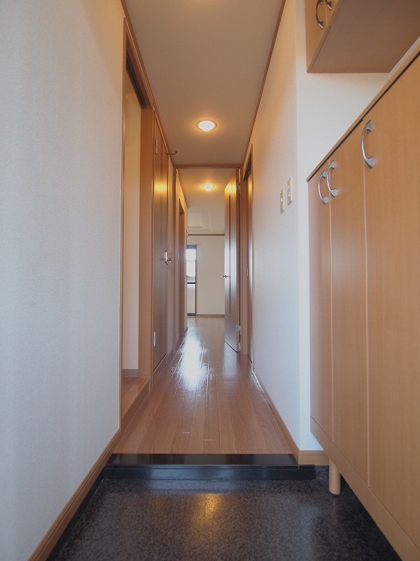 玄関　※参考画像