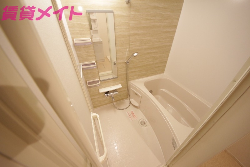 バス・シャワールーム　別部屋反転写真です