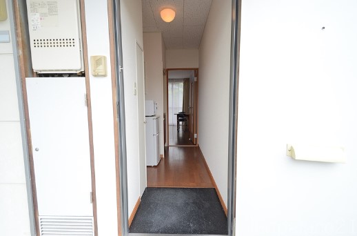 玄関　備品や設備仕様は号室等により異なります現地をご確認下さい。