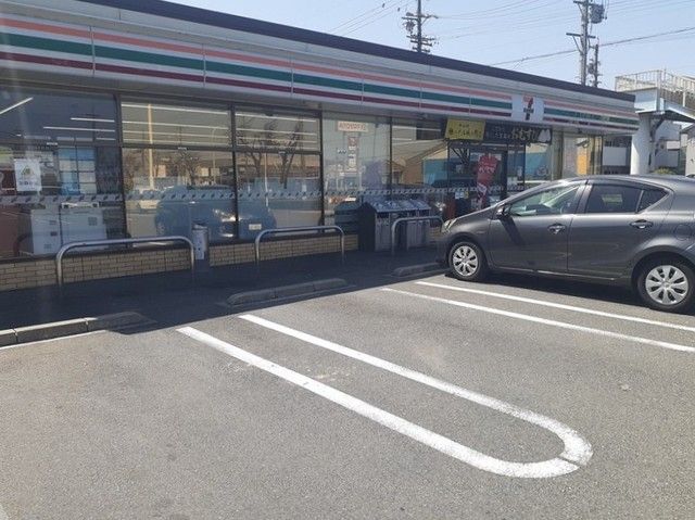 コンビニ　セブンイレブン当知一丁目店（コンビニ）まで720m