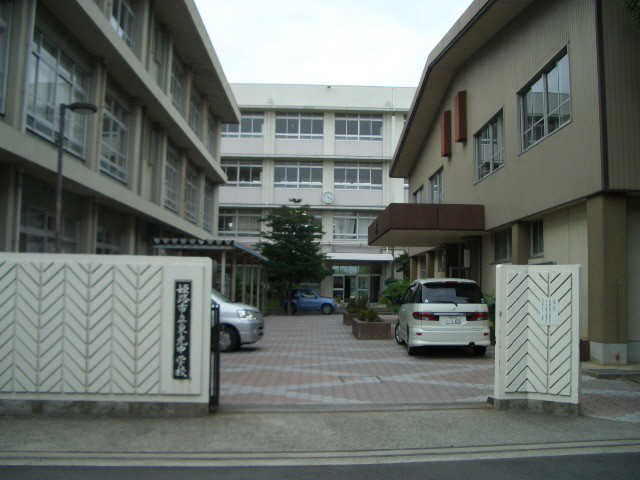 中学校　東光中学校（中学校）まで495m