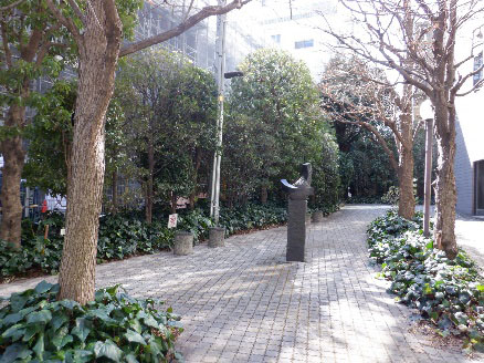 公園　南青山三丁目緑地（公園）まで215m