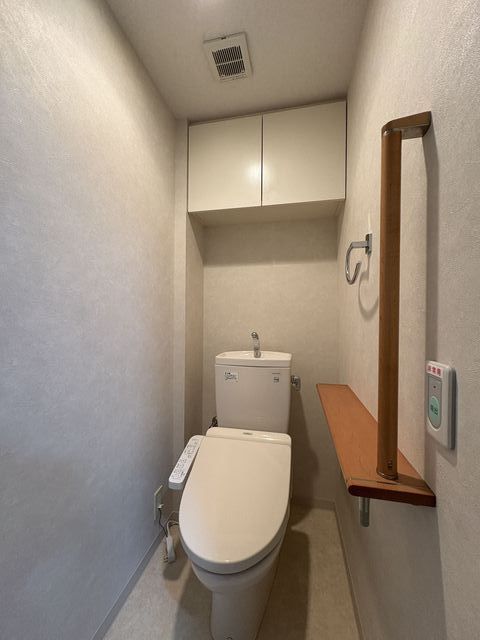 トイレ　温水洗浄暖房便座