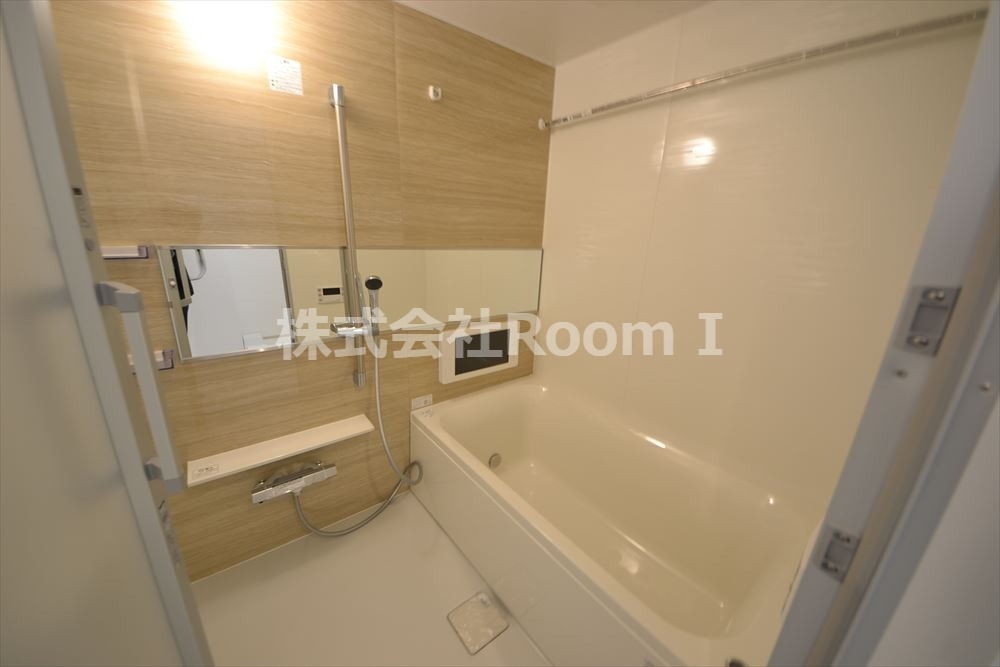 バス・シャワールーム　コンパクトで使いやすいお風呂です