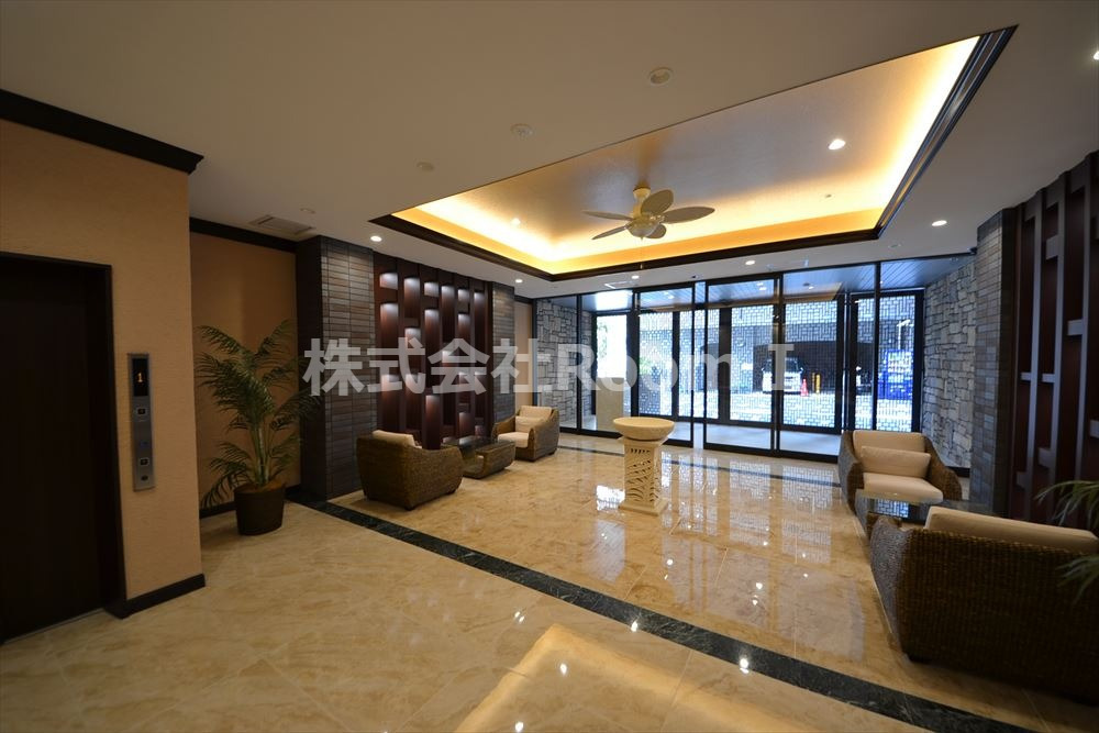 エントランス　清潔なエントランスです