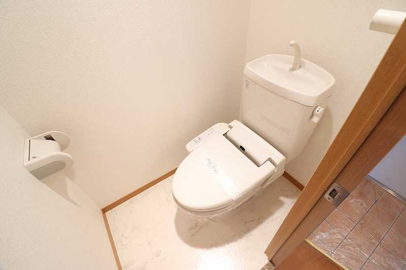 トイレ　※同物件、別部屋の写真です。