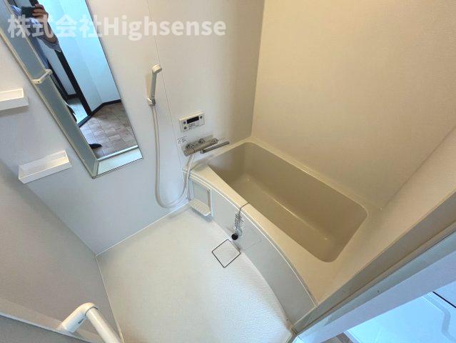 バス・シャワールーム　落ち着いた空間のお風呂です