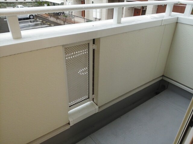 バルコニー　お洗濯にも便利なバルコニー付き
