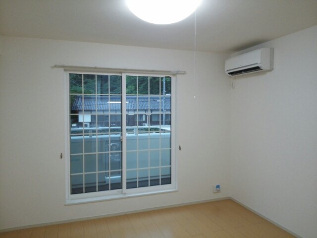 居室・リビング　こちらのリビングで趣味の時間をお楽しみください