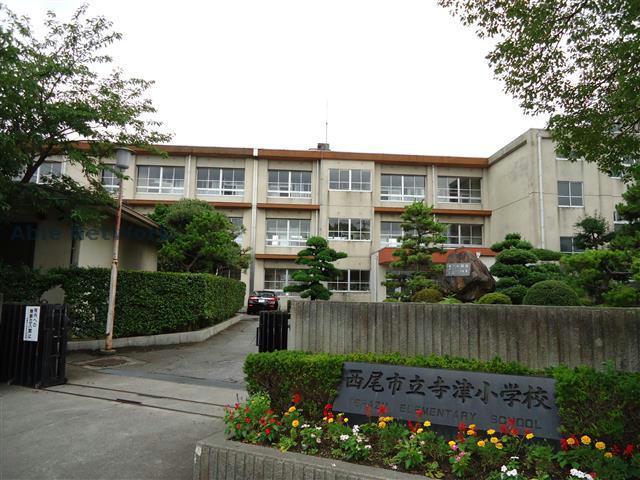 名鉄西尾線 西尾駅 バス乗車時間：14分 最寄りバス停で下車 徒歩5分 2階建 築17年の周辺写真