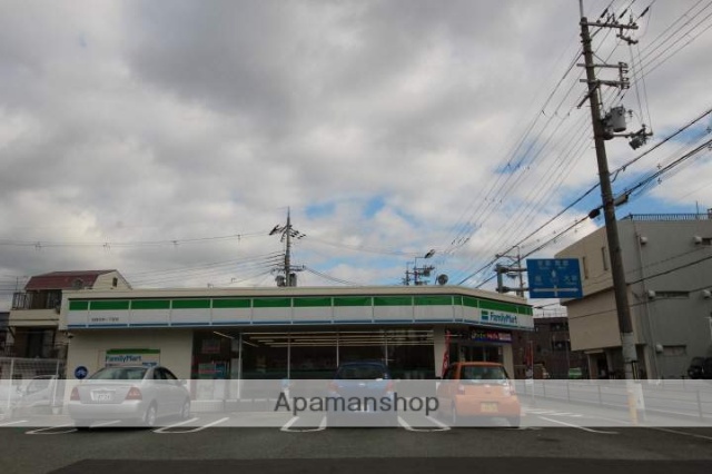 コンビニ　ファミリーマート（コンビニ）まで140m