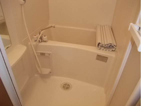 バス・シャワールーム　参考写真　便利な浴室乾燥機付き