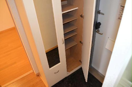 玄関　大型シューズボックス完備