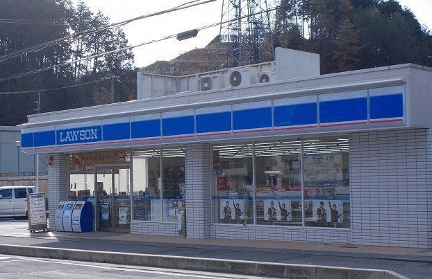 コンビニ　ローソン（コンビニ）まで450m