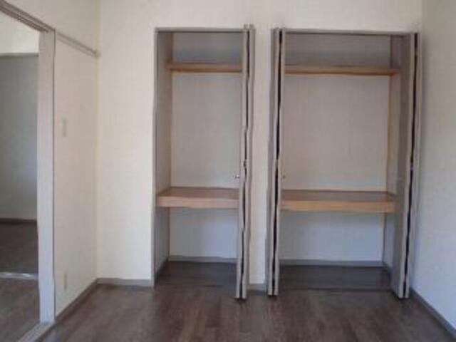 居室・リビング　南側洋室クロゼット