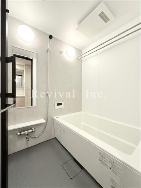 バス・シャワールーム　追い焚き・浴室乾燥完備でございます