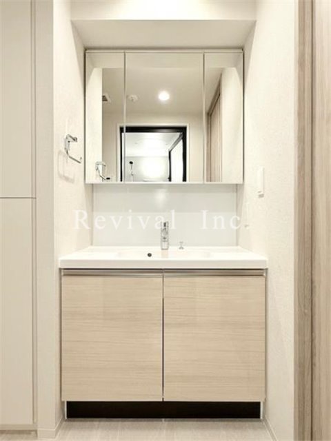 洗面設備　毎日の身だしなみチェックに必須ですね