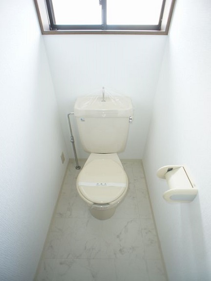 トイレ　温水洗浄暖房便座機能に変更予定です♪