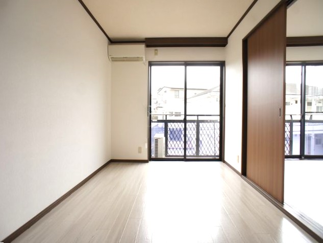 居室・リビング　快適に過ごせるエアコンが付いています♪