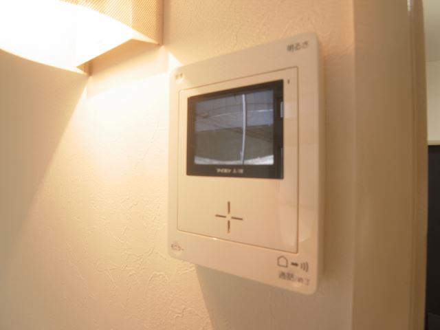 セキュリティ　来訪者を確認できるモニターホン付き