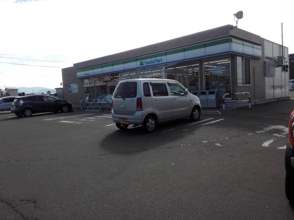 コンビニ　ファミリーマート黒石西ケ丘店（コンビニ）まで290m