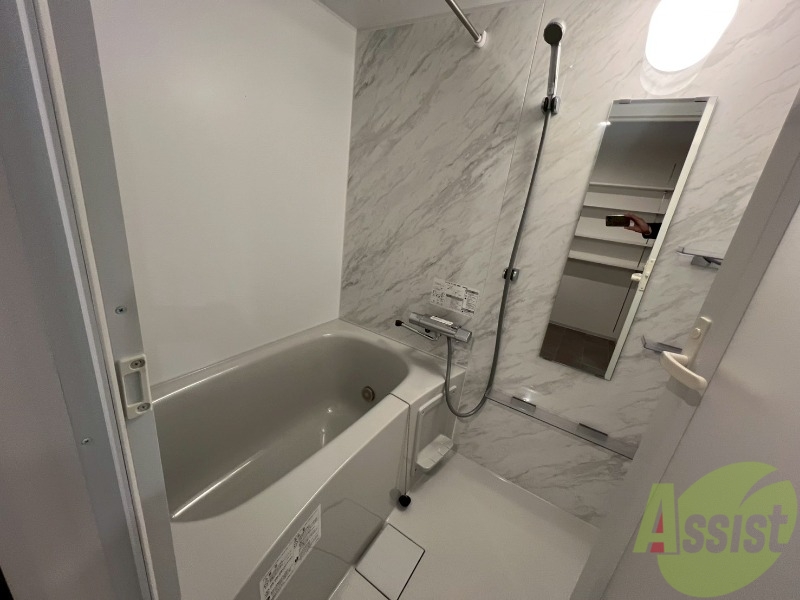 バス・シャワールーム　ユニットバスです。疲れを癒すのに欠かせませんね！