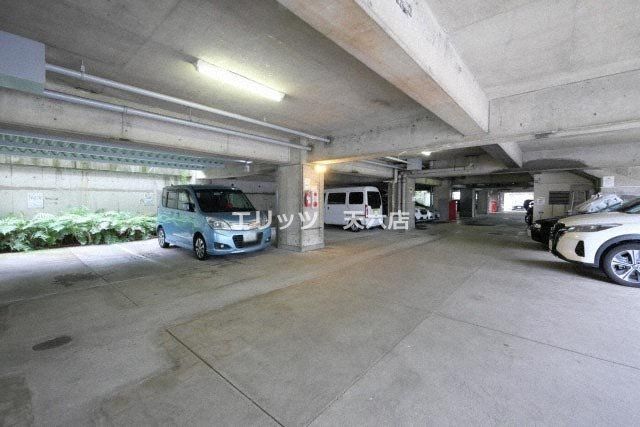 駐車場　駐車場