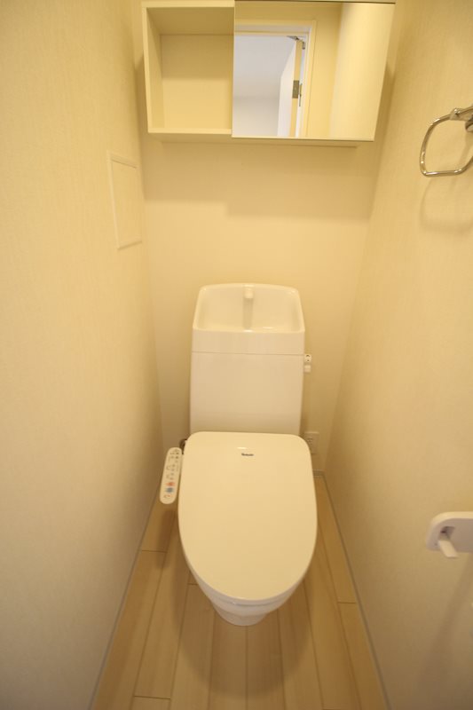 トイレ　写真は同施工会社の類似物件のものです。