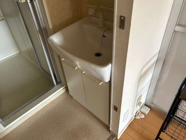 洗面設備　洗面化粧付きです。