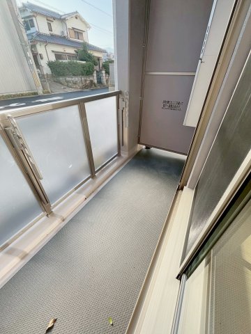 バルコニー　外からの目が気にならないバルコニーで洗濯物が干せます
