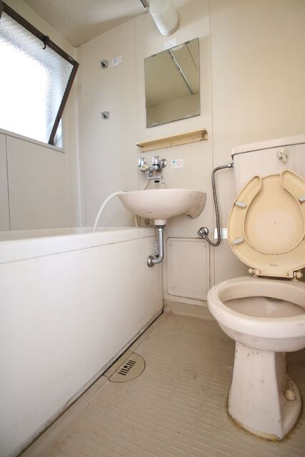 トイレ　※別室の参考写真の為、現況優先です。