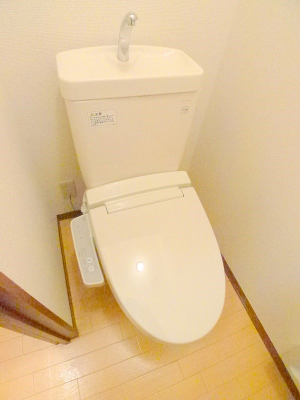 トイレ　人気の温水洗浄便座付きトイレ