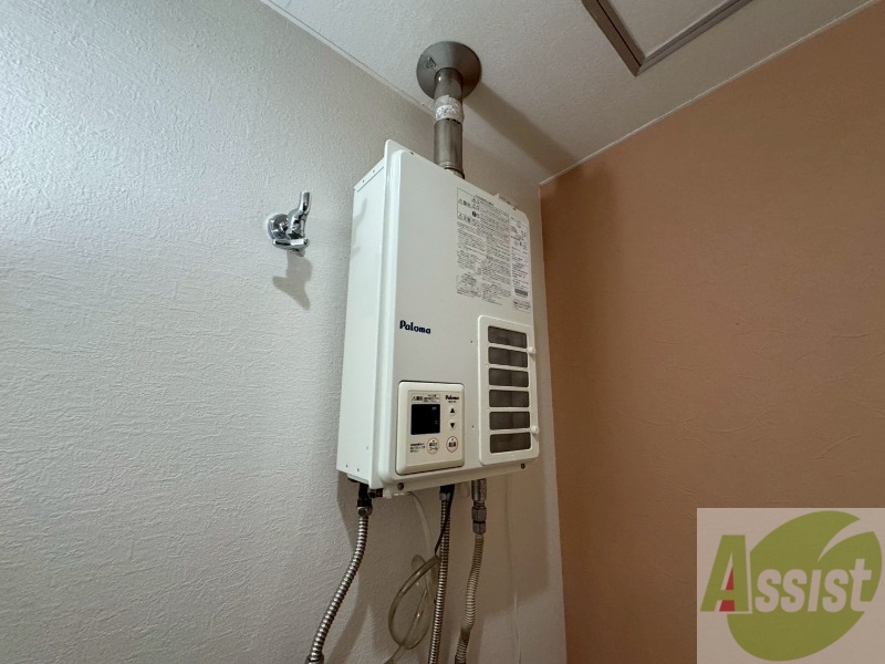 その他設備　給湯器は簡単操作で温度調整ができますよ。