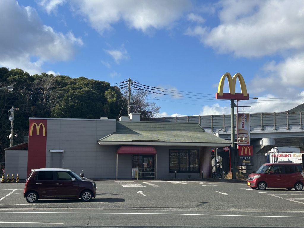飲食店　マクドナルド葛原東店（飲食店）まで2400m