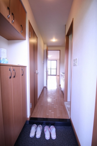 その他部屋・スペース　玄関入って、居室は見えない間取りです。